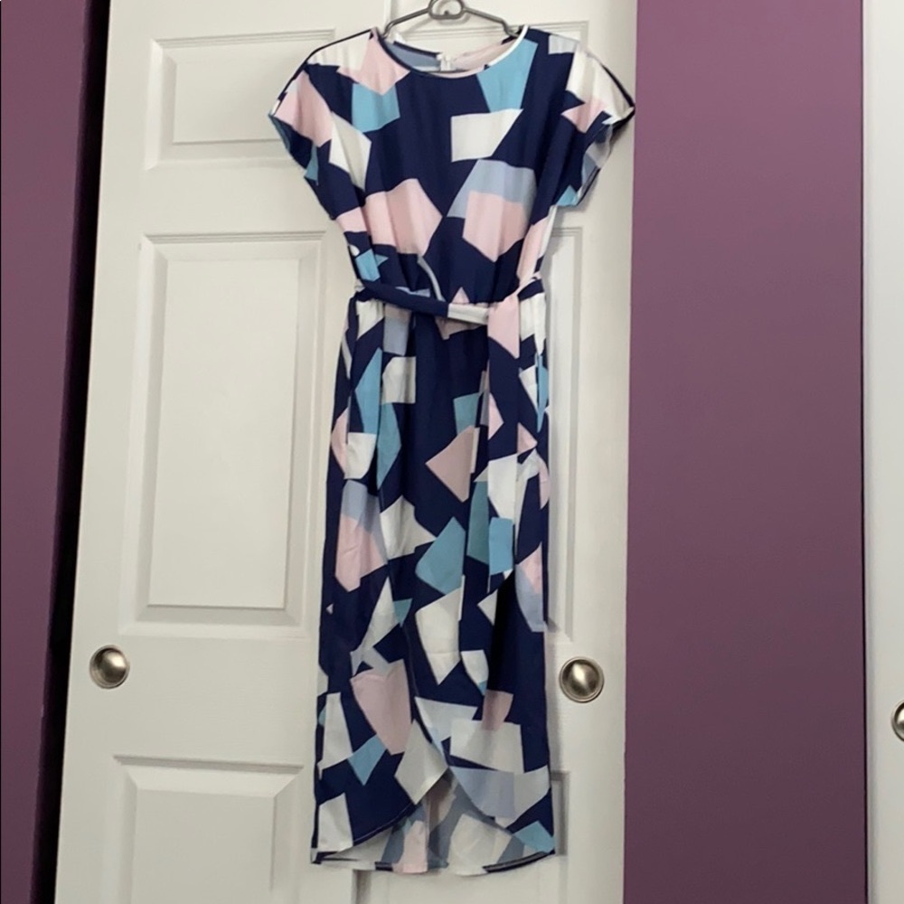 Kirundo pattern dress w zip closure in back & belt